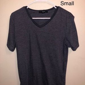 5/$15 v-neck short sleeve top